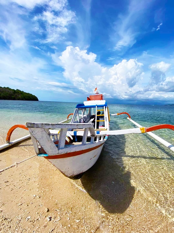 Boat on an inland in the hidden Gillies, Lombok - Travel blog destination